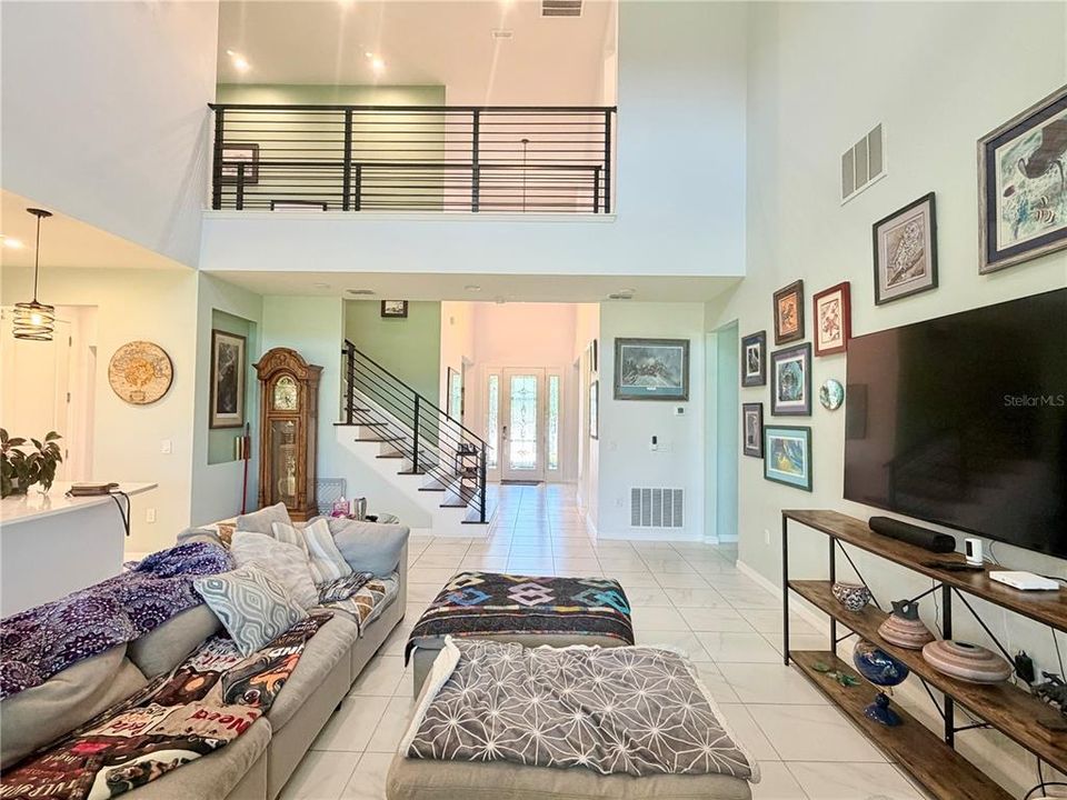 En Venta: $869,000 (5 camas, 4 baños, 4322 Pies cuadrados)