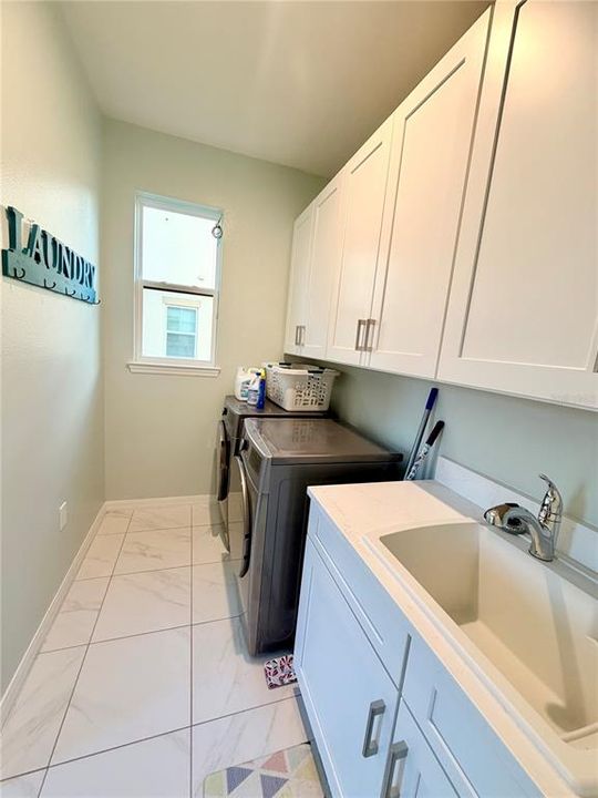 En Venta: $869,000 (5 camas, 4 baños, 4322 Pies cuadrados)