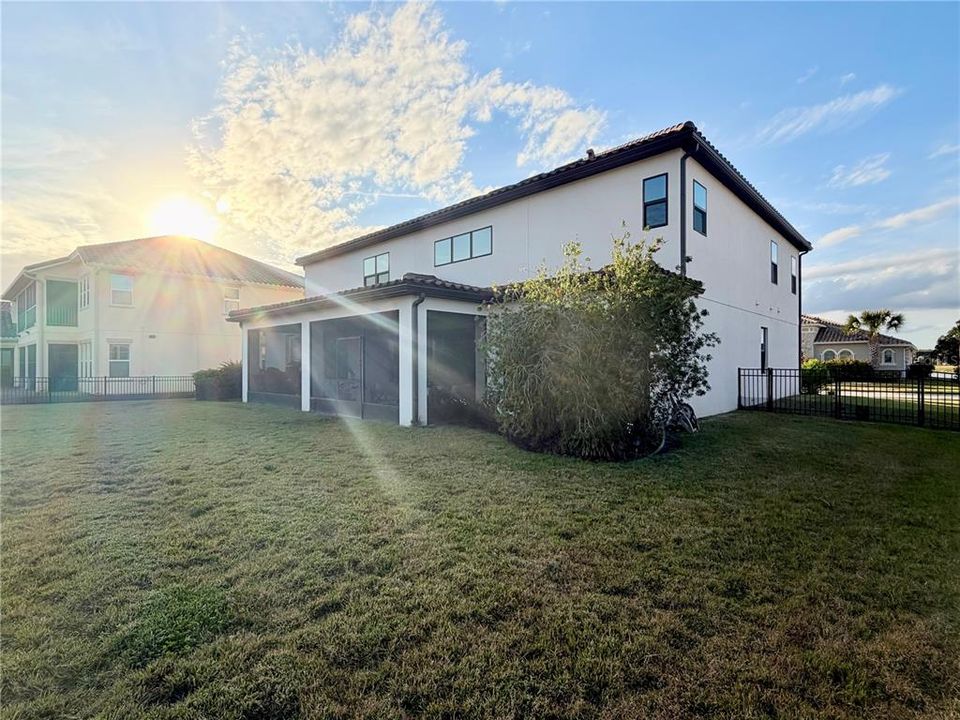 En Venta: $869,000 (5 camas, 4 baños, 4322 Pies cuadrados)