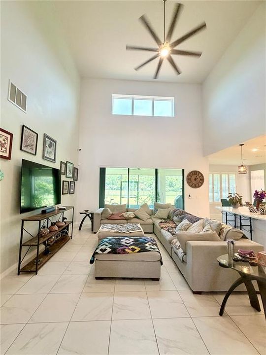 En Venta: $869,000 (5 camas, 4 baños, 4322 Pies cuadrados)
