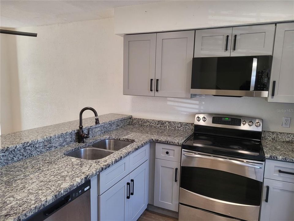 В аренду: $1,695 (2 спален, 2 ванн, 1052 Квадратных фут)