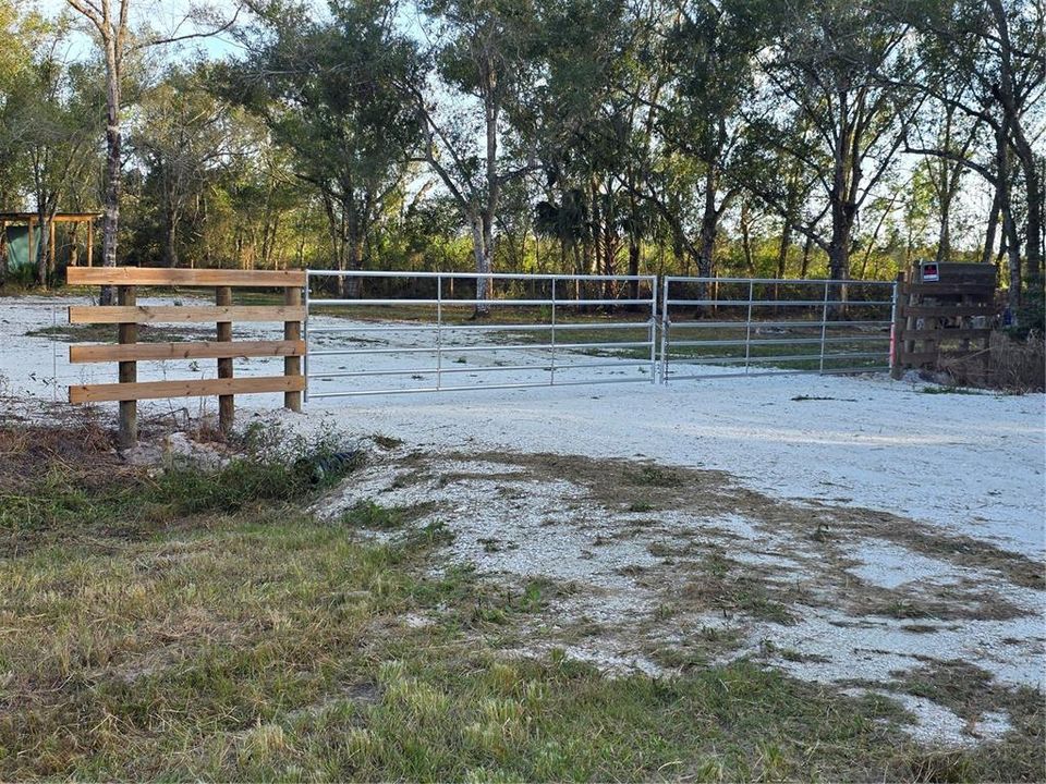待售: $114,000 (1.45 acres)