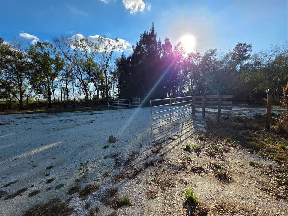 待售: $114,000 (1.45 acres)