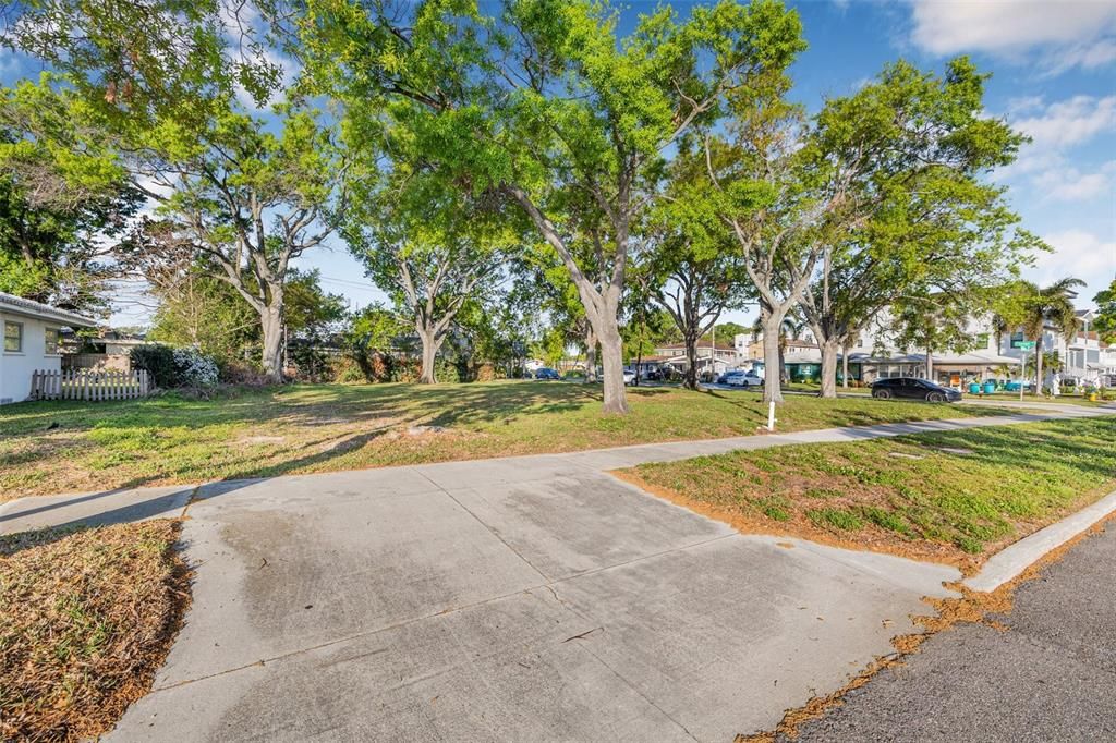 For Sale: $1,125,000 (0.13 acres)