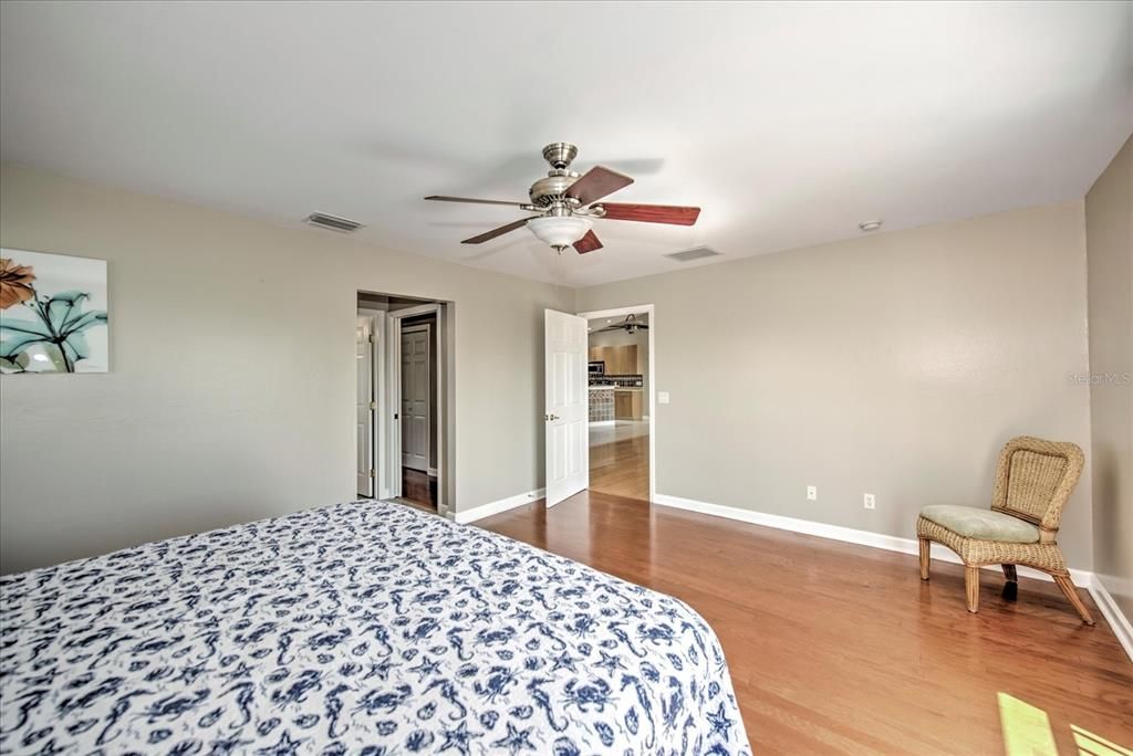 En Venta: $720,000 (6 camas, 3 baños, 3993 Pies cuadrados)