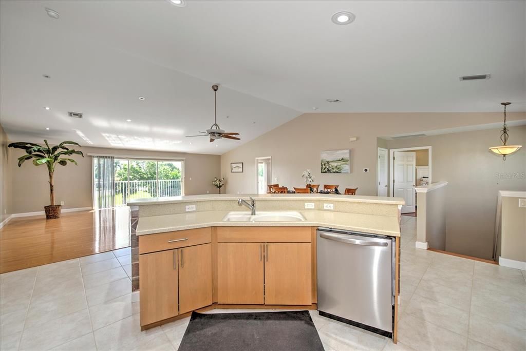 En Venta: $720,000 (6 camas, 3 baños, 3993 Pies cuadrados)