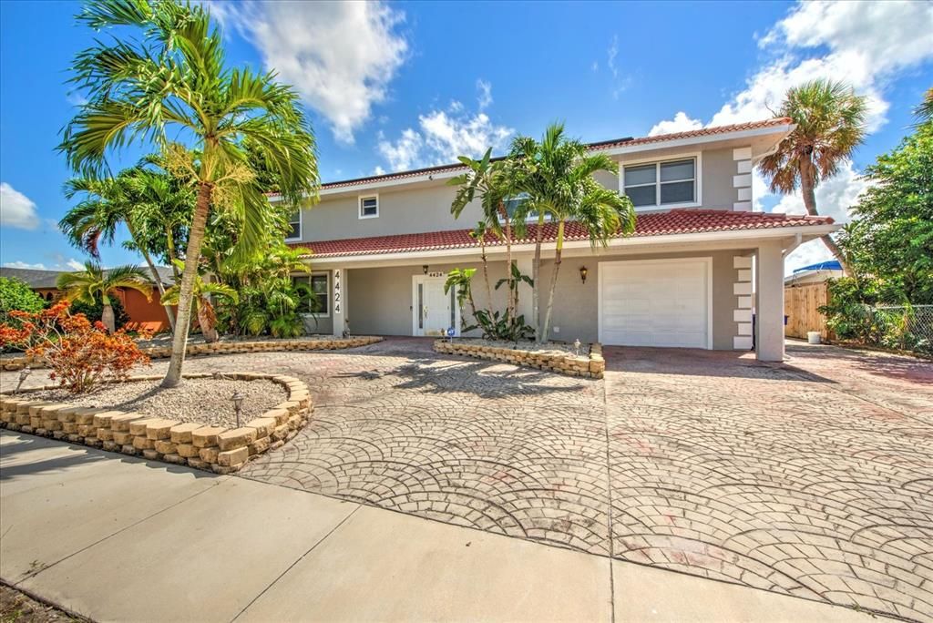 En Venta: $720,000 (6 camas, 3 baños, 3993 Pies cuadrados)