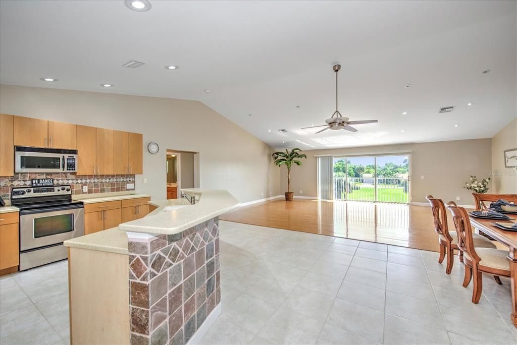 En Venta: $720,000 (6 camas, 3 baños, 3993 Pies cuadrados)