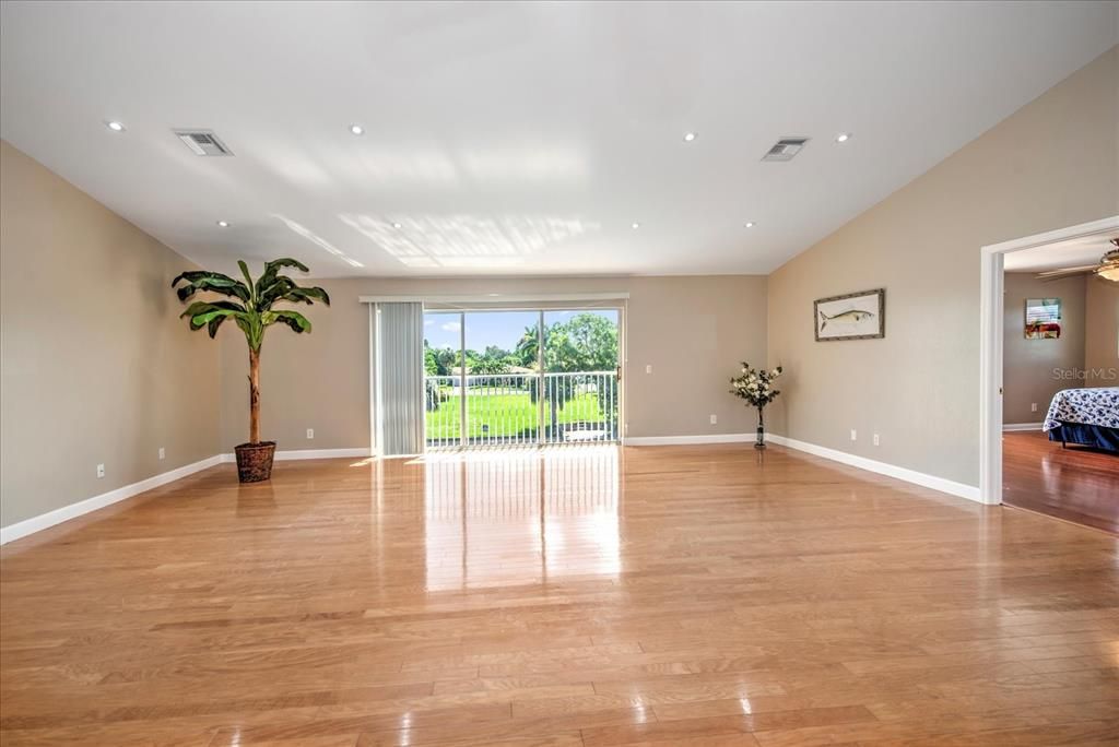 En Venta: $720,000 (6 camas, 3 baños, 3993 Pies cuadrados)
