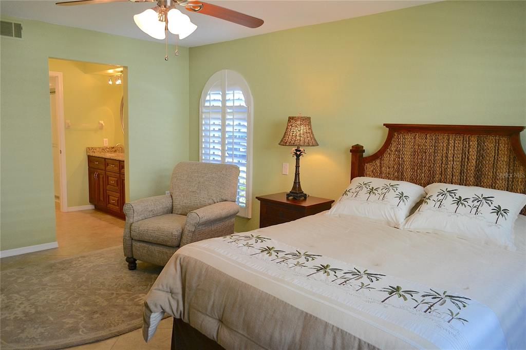 Activo con contrato: $389,500 (3 camas, 2 baños, 1682 Pies cuadrados)