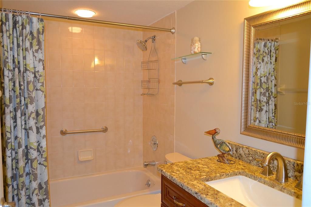 Activo con contrato: $389,500 (3 camas, 2 baños, 1682 Pies cuadrados)