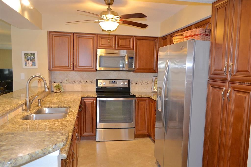 Activo con contrato: $389,500 (3 camas, 2 baños, 1682 Pies cuadrados)