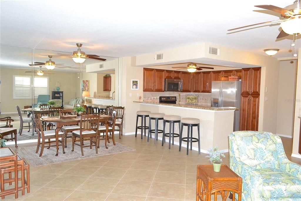 Activo con contrato: $389,500 (3 camas, 2 baños, 1682 Pies cuadrados)
