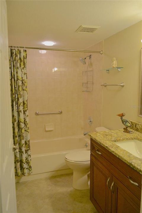 Activo con contrato: $389,500 (3 camas, 2 baños, 1682 Pies cuadrados)