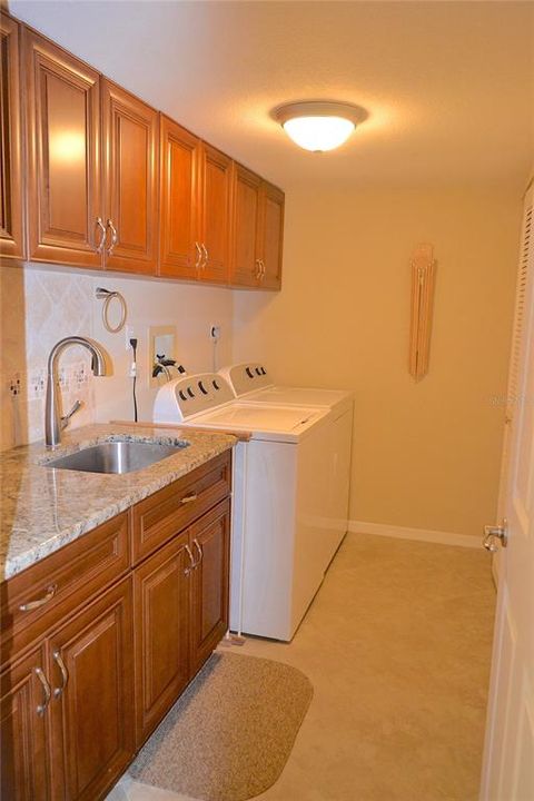 Activo con contrato: $389,500 (3 camas, 2 baños, 1682 Pies cuadrados)