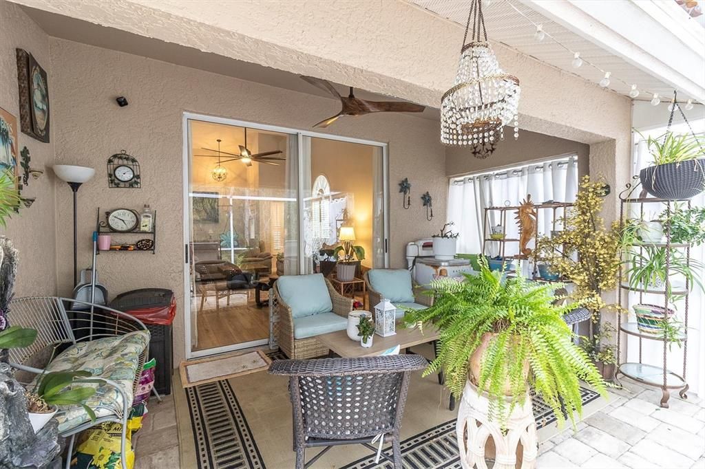 Active With Contract: $439,900 (3 beds, 2 baths, 1659 Square Feet)