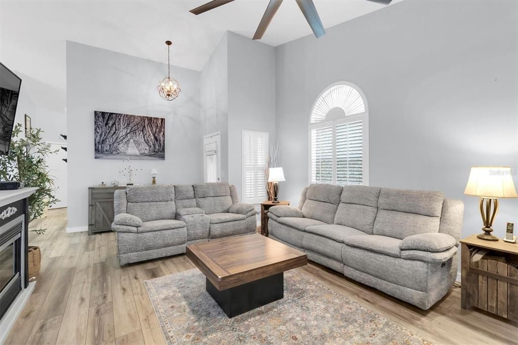 Active With Contract: $439,900 (3 beds, 2 baths, 1659 Square Feet)
