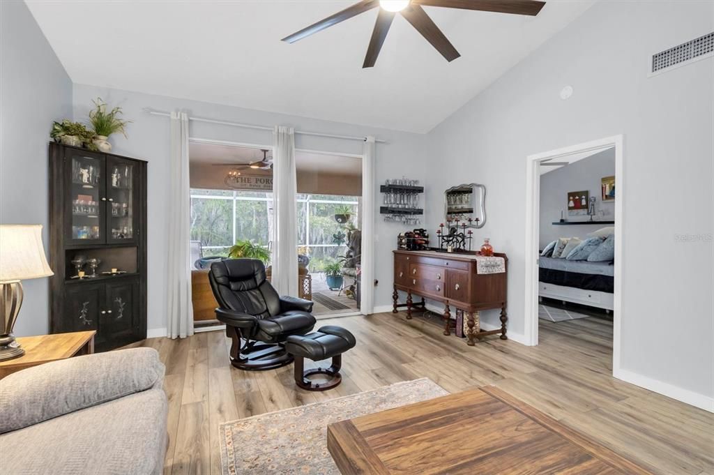 Active With Contract: $439,900 (3 beds, 2 baths, 1659 Square Feet)