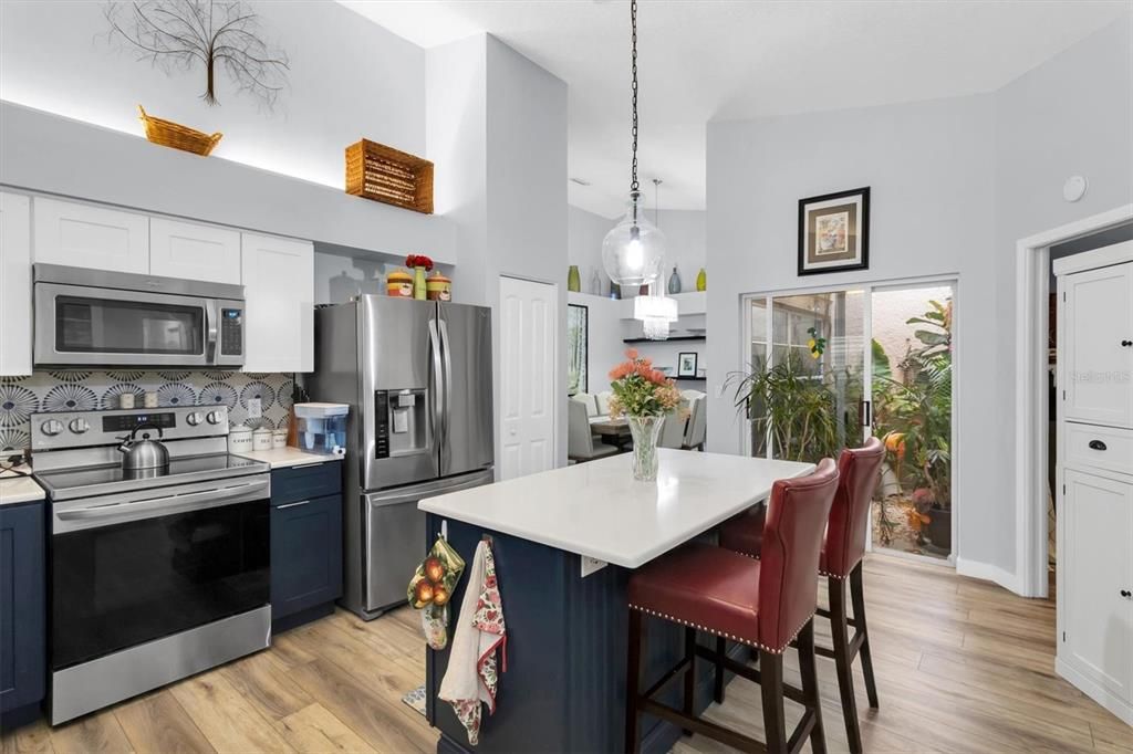 Active With Contract: $439,900 (3 beds, 2 baths, 1659 Square Feet)