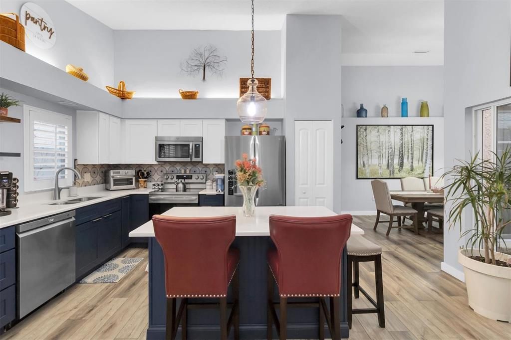 Active With Contract: $439,900 (3 beds, 2 baths, 1659 Square Feet)