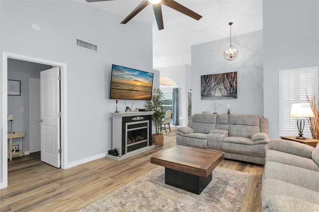 Active With Contract: $439,900 (3 beds, 2 baths, 1659 Square Feet)