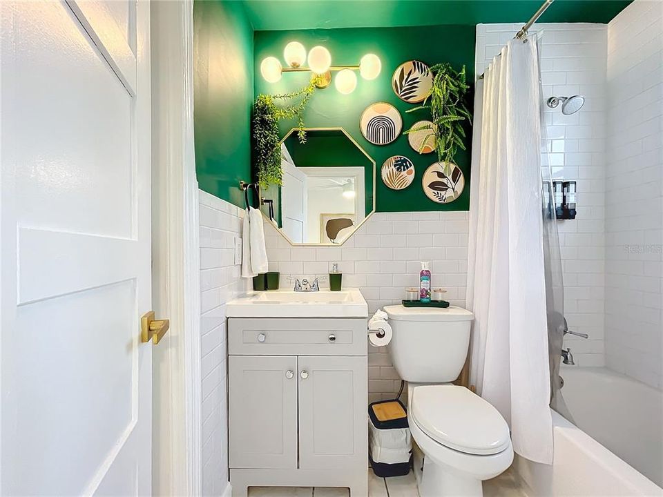 Active With Contract: $700,000 (4 beds, 0 baths, 1400 Square Feet)