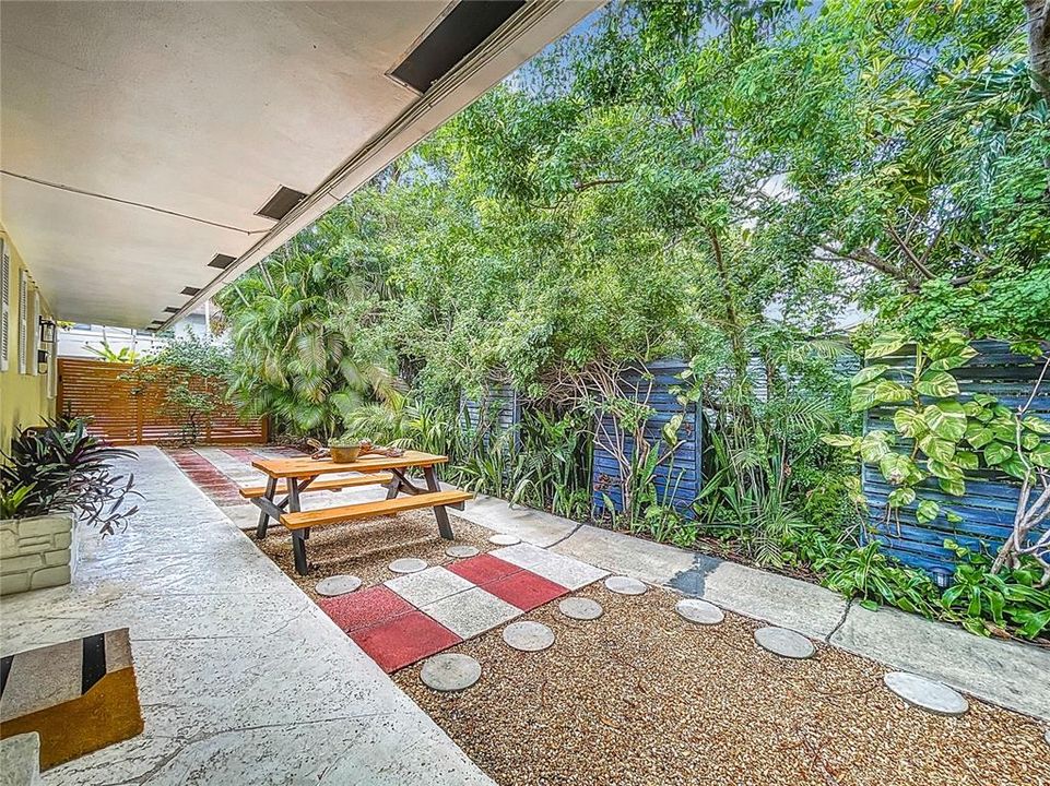 Active With Contract: $700,000 (4 beds, 0 baths, 1400 Square Feet)