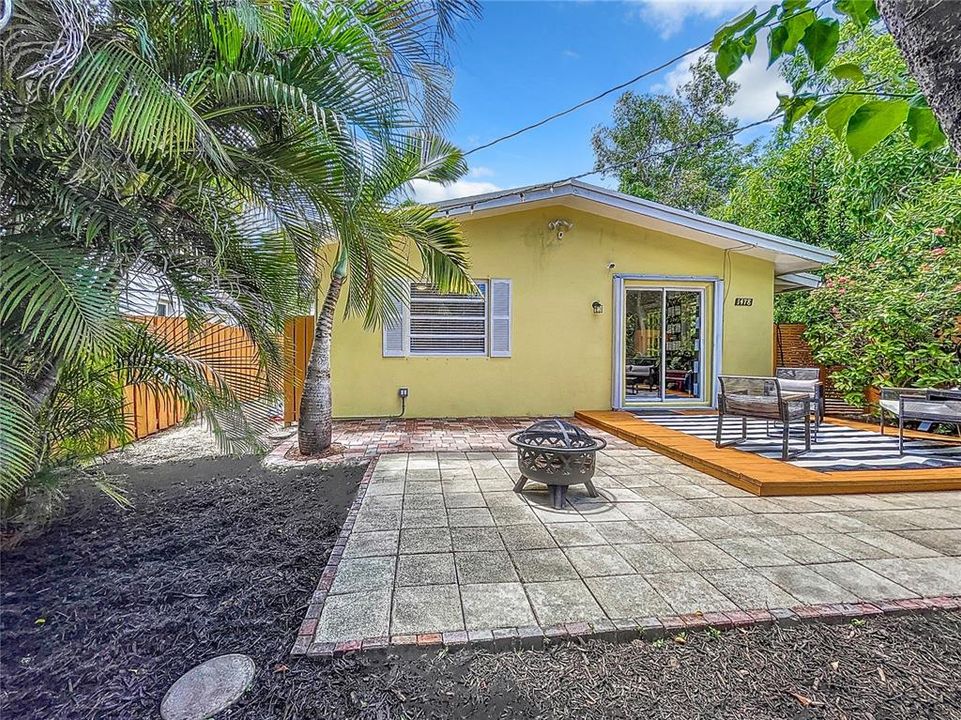 Active With Contract: $700,000 (4 beds, 0 baths, 1400 Square Feet)