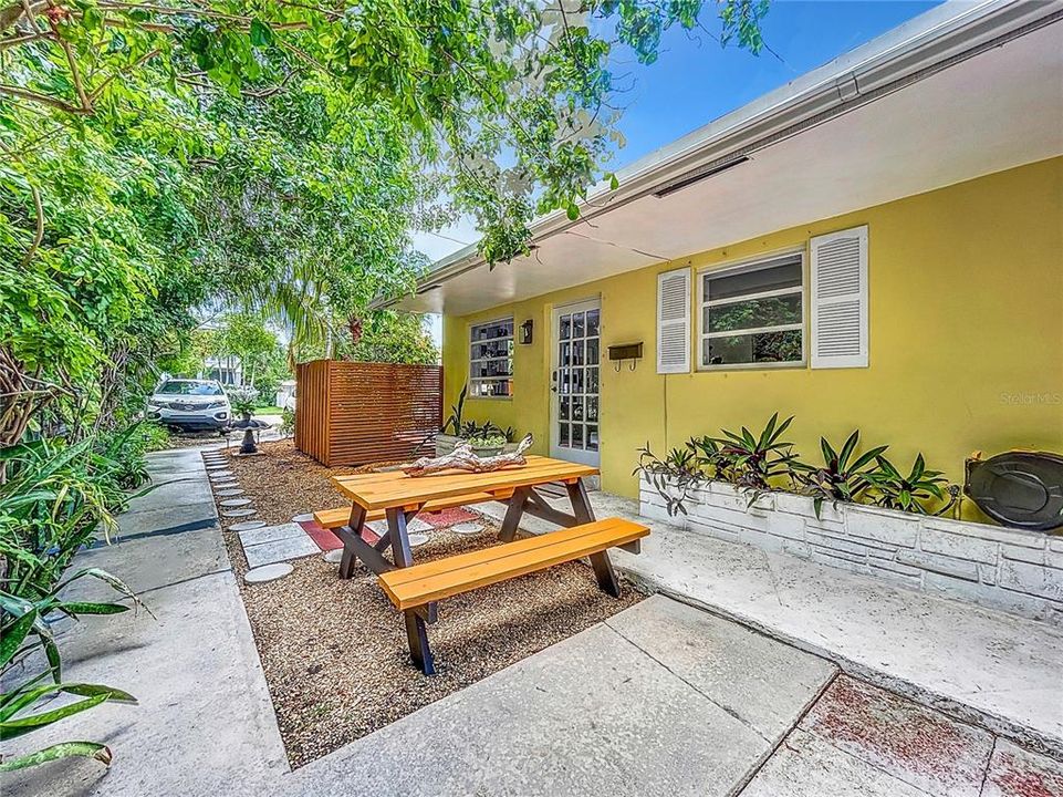 Active With Contract: $700,000 (4 beds, 0 baths, 1400 Square Feet)