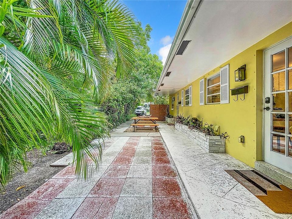 Active With Contract: $700,000 (4 beds, 0 baths, 1400 Square Feet)