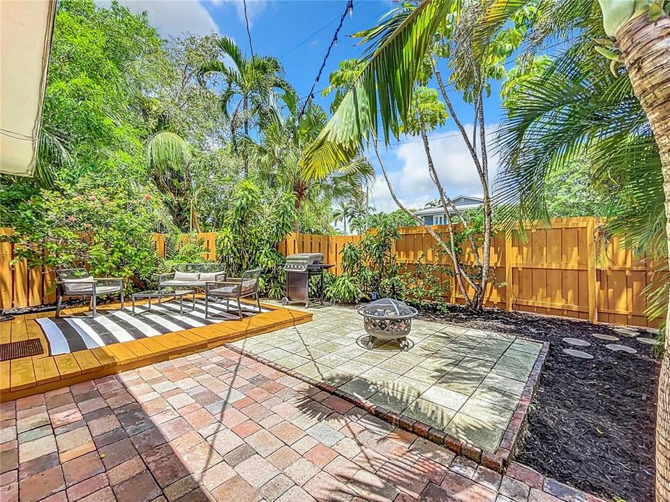 Active With Contract: $700,000 (4 beds, 0 baths, 1400 Square Feet)