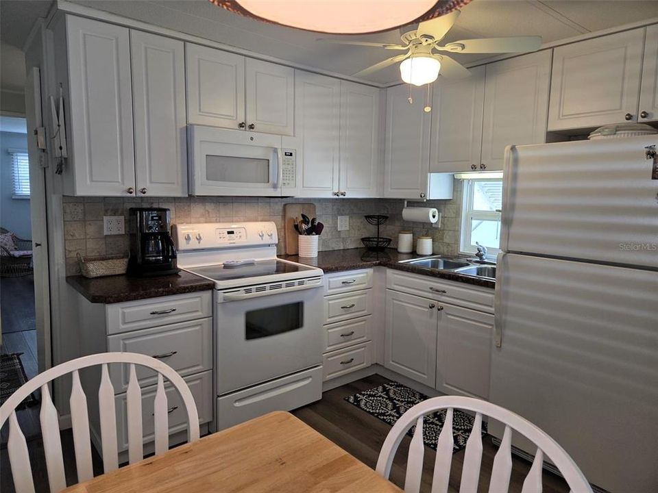 Activo con contrato: $125,900 (2 camas, 2 baños, 1065 Pies cuadrados)
