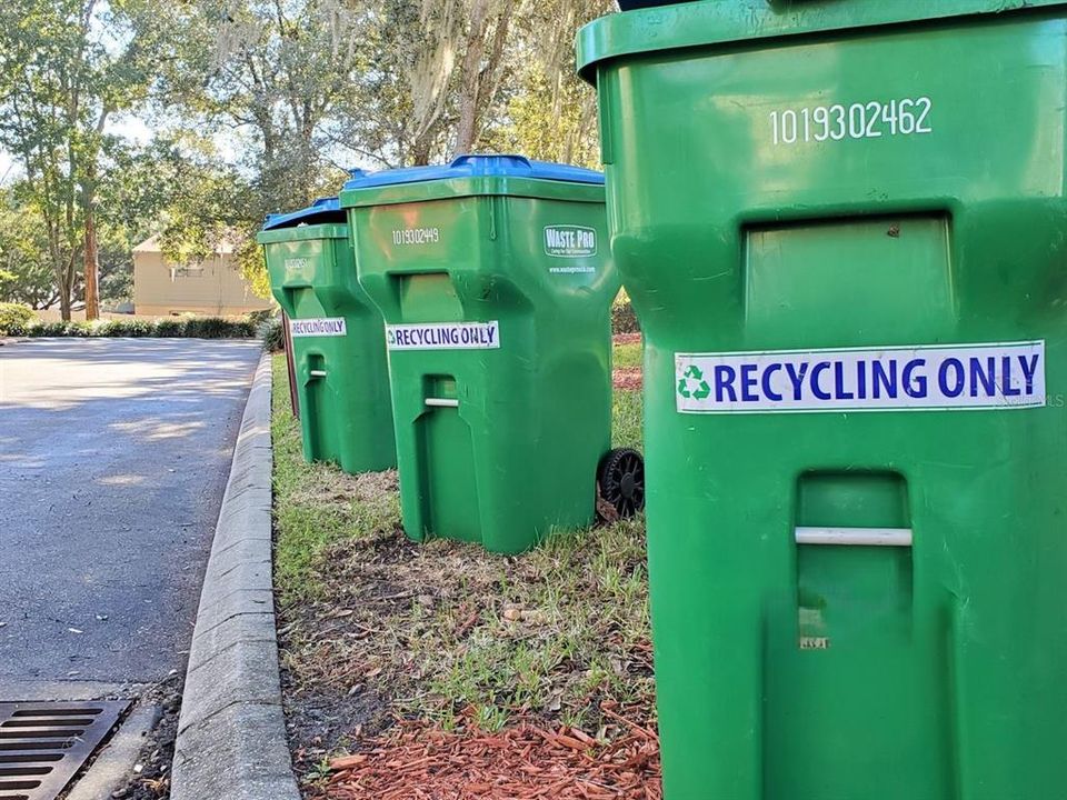 合同活跃: $145,000 (2 贝兹, 2 浴室, 950 平方英尺)