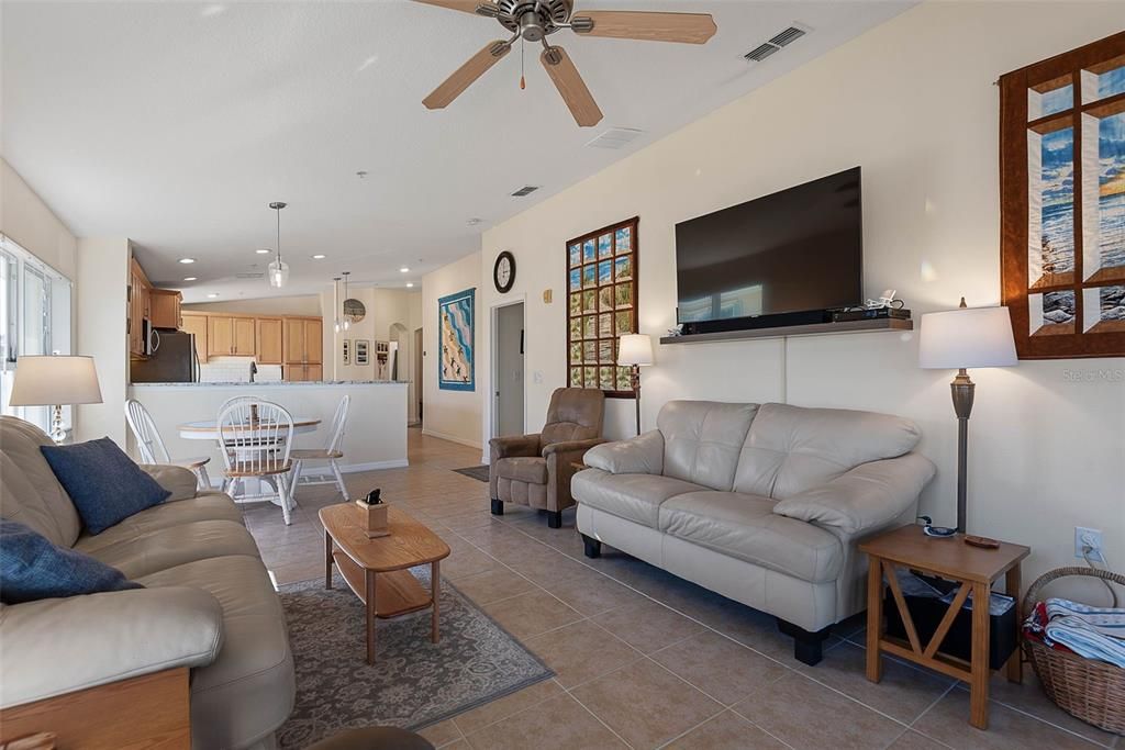 Под контрактом: $485,000 (3 спален, 2 ванн, 1712 Квадратных фут)