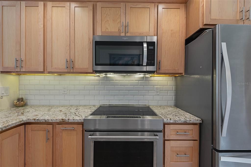 Под контрактом: $485,000 (3 спален, 2 ванн, 1712 Квадратных фут)