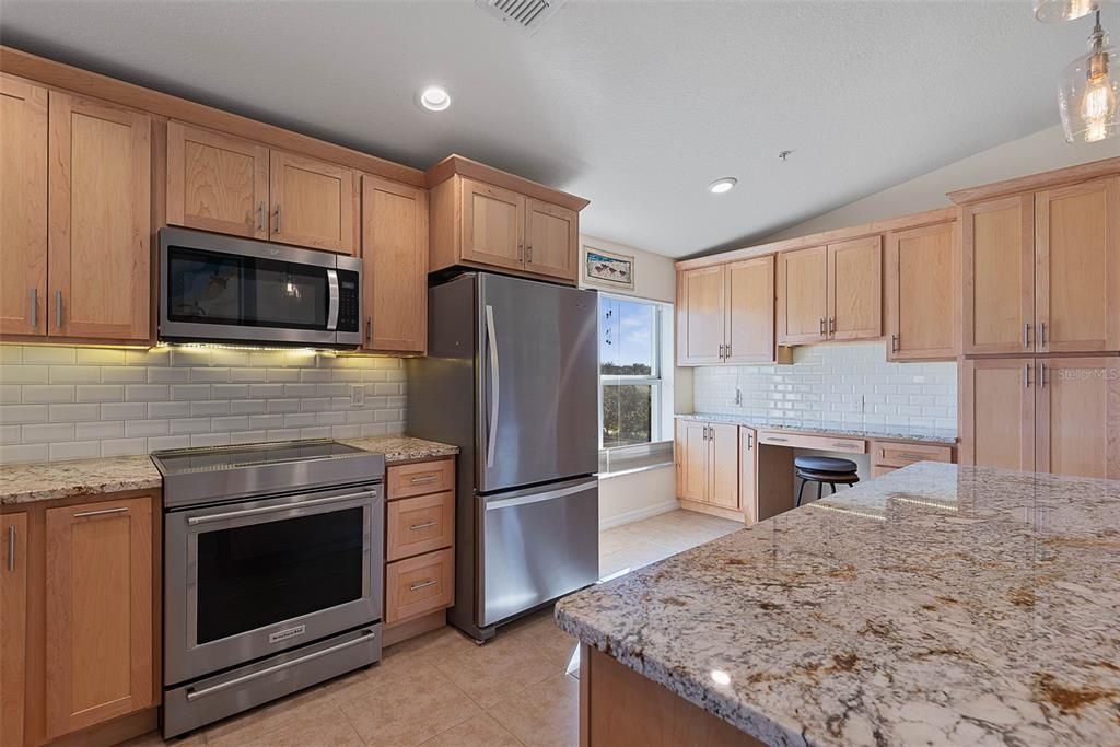 Под контрактом: $485,000 (3 спален, 2 ванн, 1712 Квадратных фут)