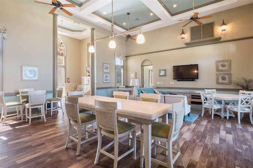 Под контрактом: $485,000 (3 спален, 2 ванн, 1712 Квадратных фут)