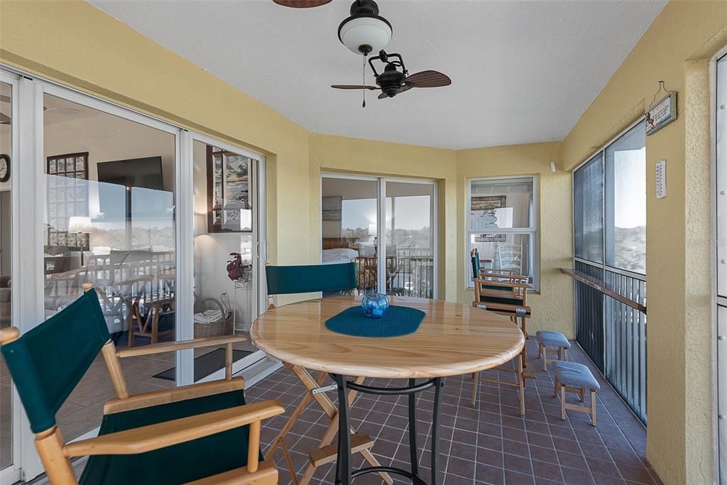 Под контрактом: $485,000 (3 спален, 2 ванн, 1712 Квадратных фут)