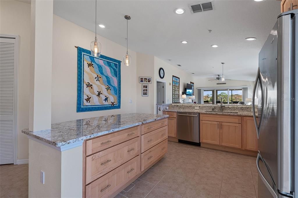 Под контрактом: $485,000 (3 спален, 2 ванн, 1712 Квадратных фут)