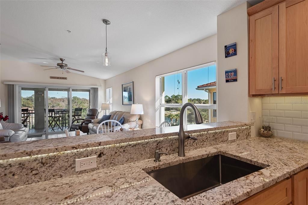 Под контрактом: $485,000 (3 спален, 2 ванн, 1712 Квадратных фут)