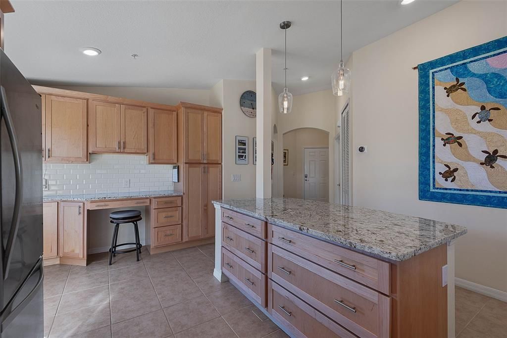 Под контрактом: $485,000 (3 спален, 2 ванн, 1712 Квадратных фут)