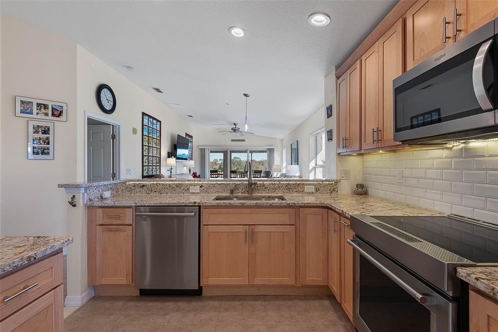 Под контрактом: $485,000 (3 спален, 2 ванн, 1712 Квадратных фут)