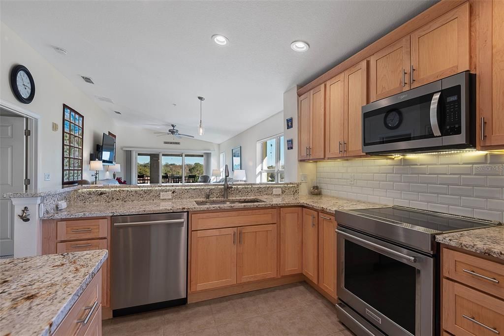 Под контрактом: $485,000 (3 спален, 2 ванн, 1712 Квадратных фут)