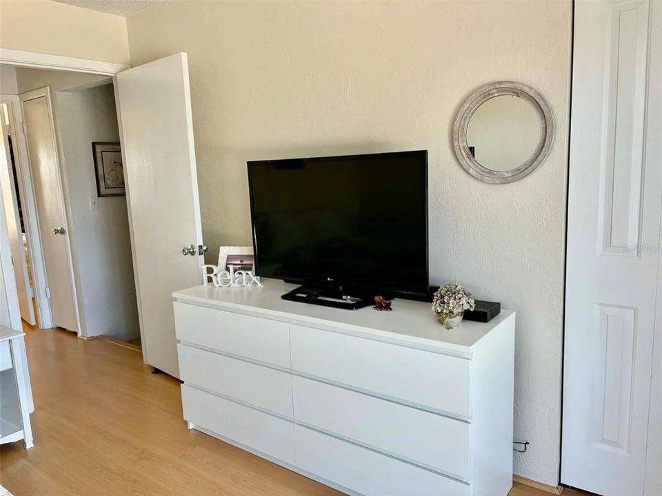 Active With Contract: $205,000 (2 beds, 2 baths, 1184 Square Feet)