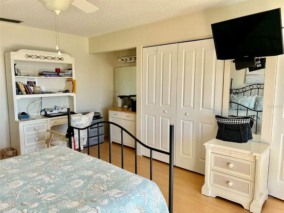 Active With Contract: $205,000 (2 beds, 2 baths, 1184 Square Feet)