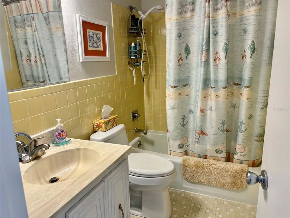 Active With Contract: $205,000 (2 beds, 2 baths, 1184 Square Feet)