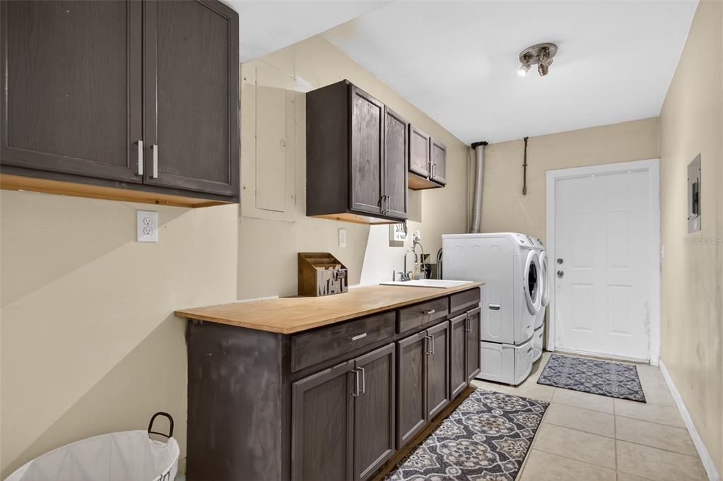 Active With Contract: $700,000 (5 beds, 3 baths, 2639 Square Feet)