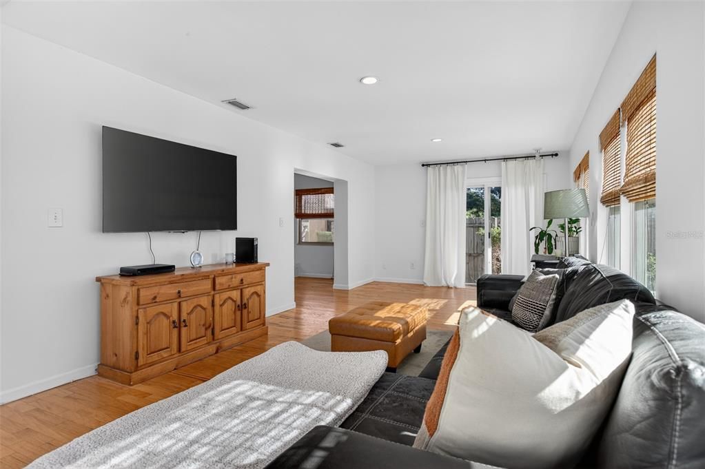 Active With Contract: $700,000 (5 beds, 3 baths, 2639 Square Feet)