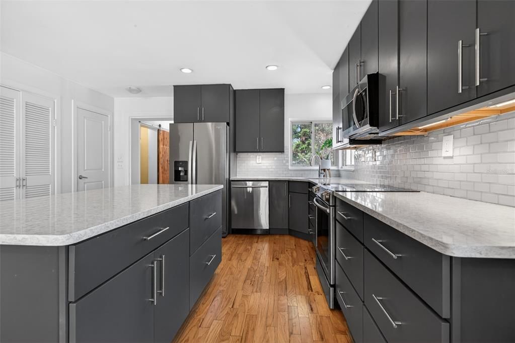 Active With Contract: $700,000 (5 beds, 3 baths, 2639 Square Feet)