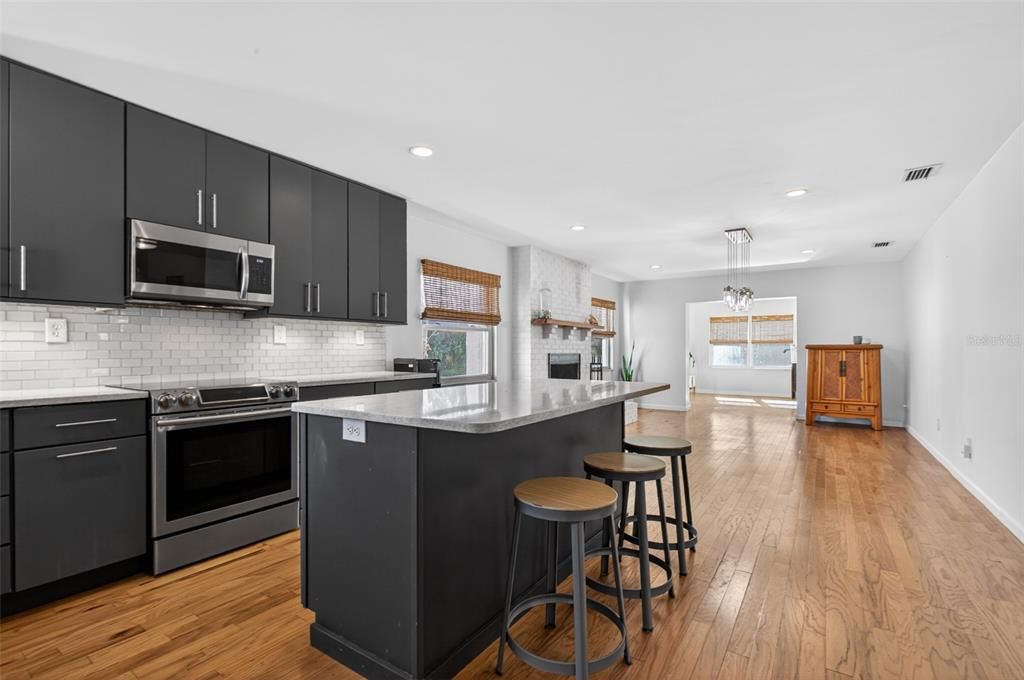 Active With Contract: $700,000 (5 beds, 3 baths, 2639 Square Feet)